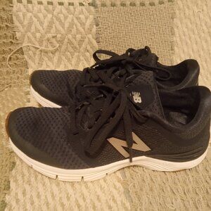 Girls New balance tennis shoes.